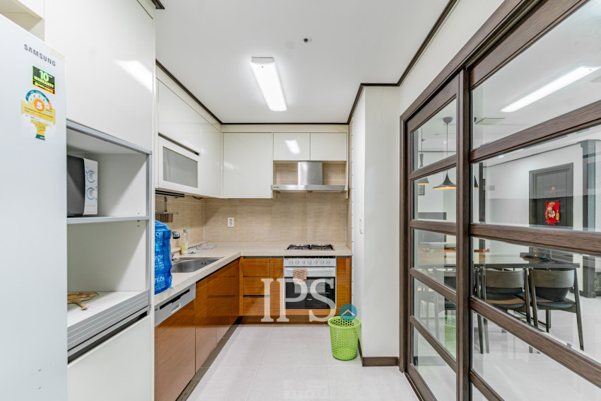 3 Bedroom Condo For Rent - De Castle Royal, BKK1, Phnom Penh
