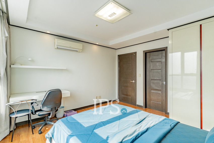 3 Bedroom Condo For Rent - De Castle Royal, BKK1, Phnom Penh