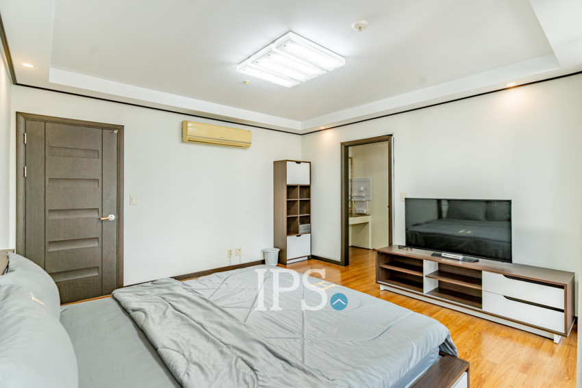 3 Bedroom Condo For Rent - De Castle Royal, BKK1, Phnom Penh