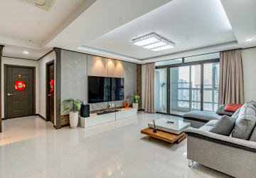 3 Bedroom Condo For Rent - De Castle Royal, BKK1, Phnom Penh thumbnail