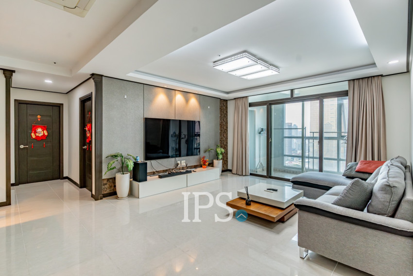 3 Bedroom Condo For Rent - De Castle Royal, BKK1, Phnom Penh