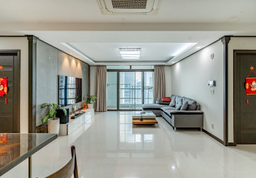 3 Bedroom Condo For Rent - De Castle Royal, BKK1, Phnom Penh thumbnail