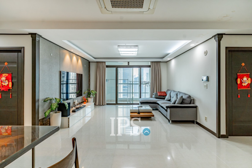 3 Bedroom Condo For Rent - De Castle Royal, BKK1, Phnom Penh