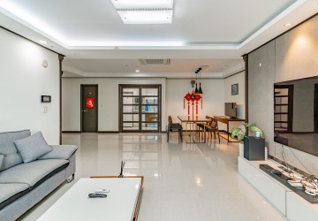 3 Bedroom Condo For Rent - De Castle Royal, BKK1, Phnom Penh thumbnail