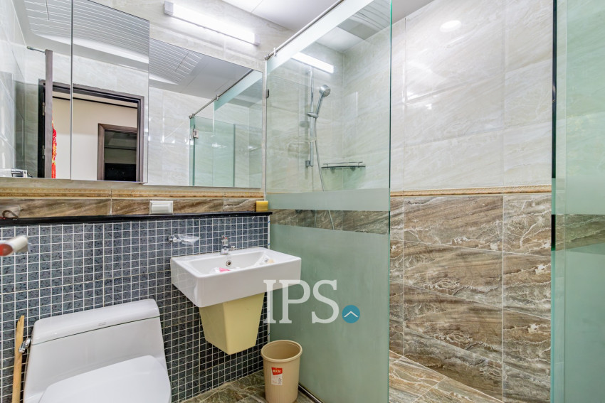 3 Bedroom Condo For Rent - De Castle Royal, BKK1, Phnom Penh