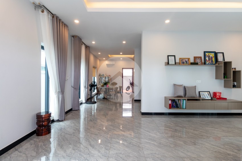 4 Bedroom Villa For Sale - Svay Thom, Kandaek, Siem Reap