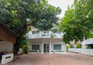 15 Bedroom Guesthouse For Rent - Svay Dangkum, Siem Reap thumbnail