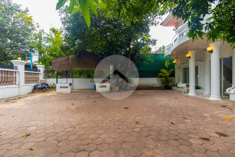 15 Bedroom Guesthouse For Rent - Svay Dangkum, Siem Reap - Image 23