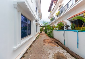 15 Bedroom Guesthouse For Rent - Svay Dangkum, Siem Reap thumbnail