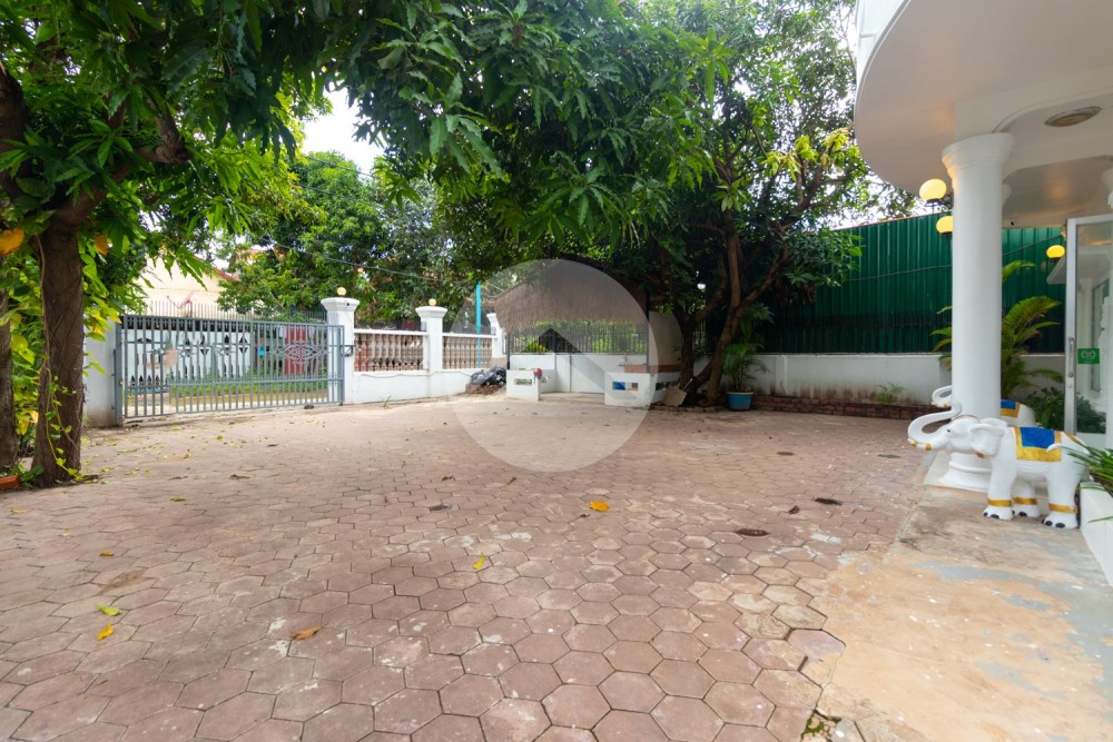 15 Bedroom Guesthouse For Rent - Svay Dangkum, Siem Reap - Image 22