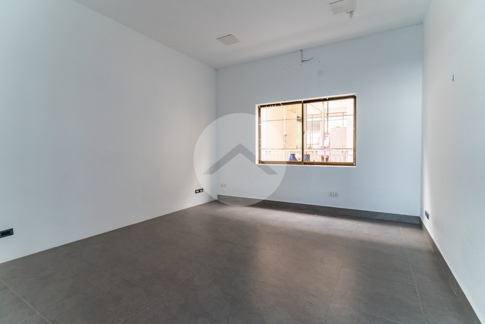 650 Sqm Commercial Building For Rent - Toul Kork, Phnom Penh - Image 11