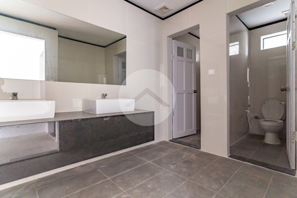650 Sqm Commercial Building For Rent - Toul Kork, Phnom Penh - Image 16