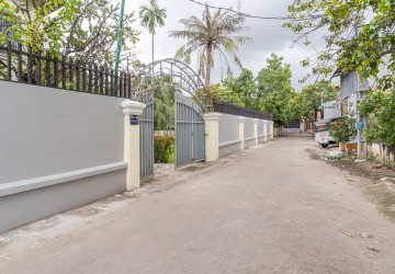 5 Bedroom Villa For Rent - Beoung Tumpun, Phnom Penh thumbnail