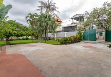 5 Bedroom Villa For Rent - Beoung Tumpun, Phnom Penh thumbnail