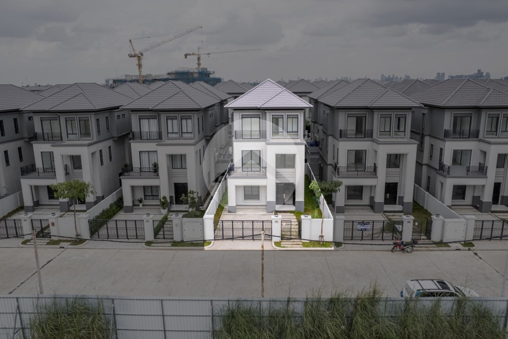 5 Bedroom Queen B Villa For Sale - Chip Mong Landmark 60m, Khan Dangkao, Phnom Penh