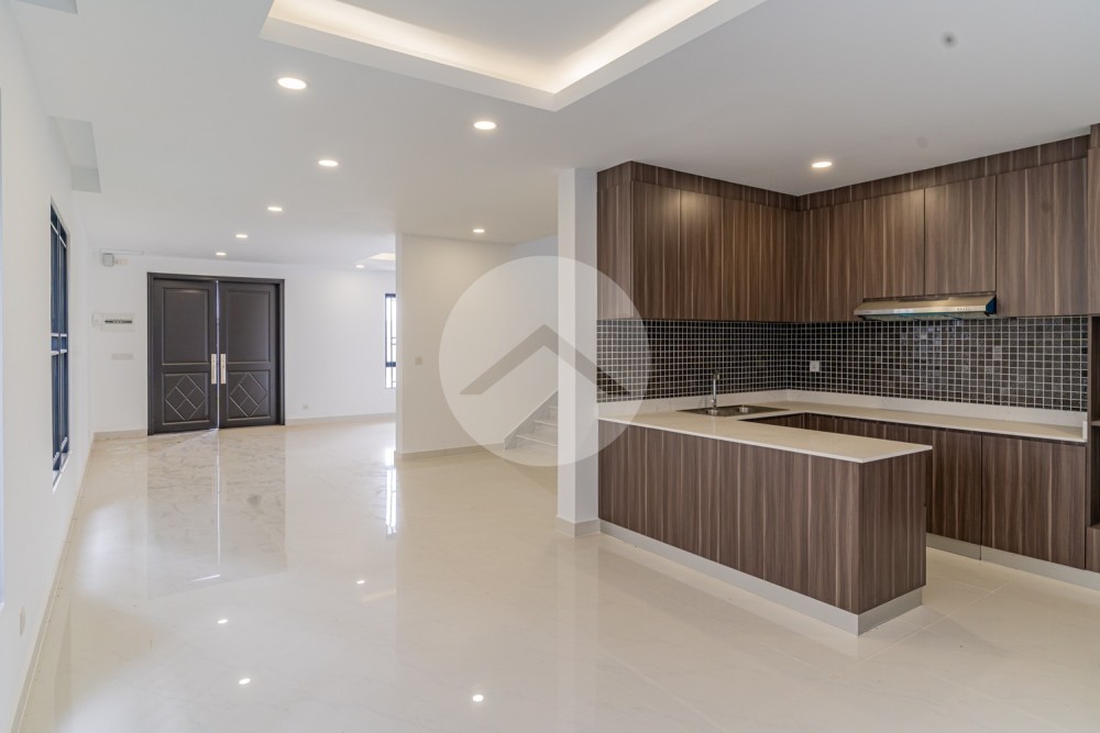 5 Bedroom Queen B Villa For Sale - Chip Mong Landmark 60m, Khan Dangkao, Phnom Penh - Image 4
