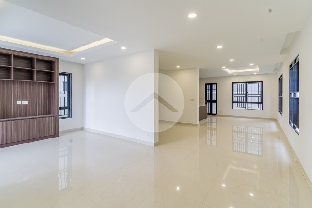 5 Bedroom Queen B Villa For Sale - Chip Mong Landmark 60m, Khan Dangkao, Phnom Penh - Image 2