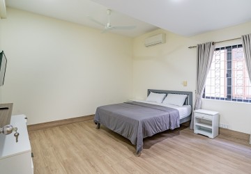 3 Bedroom Serviced Apartment For Rent - BBK1, Phnom Penh thumbnail