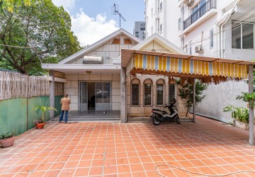 3 Bedroom Villa For Rent - Tonle Bassac, Phnom Penh thumbnail