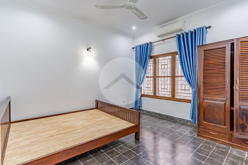 3 Bedroom Villa For Rent - Tonle Bassac, Phnom Penh