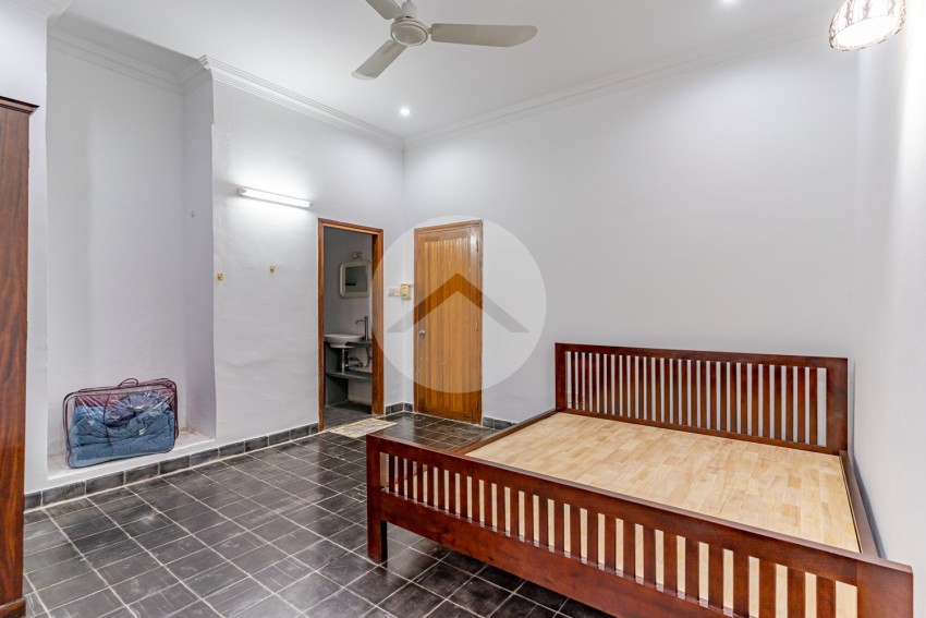 3 Bedroom Villa For Rent - Tonle Bassac, Phnom Penh