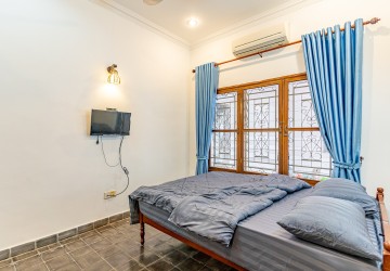 3 Bedroom Villa For Rent - Tonle Bassac, Phnom Penh thumbnail