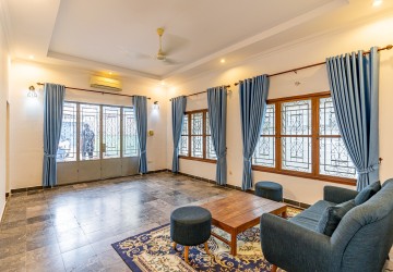 3 Bedroom Villa For Rent - Tonle Bassac, Phnom Penh thumbnail