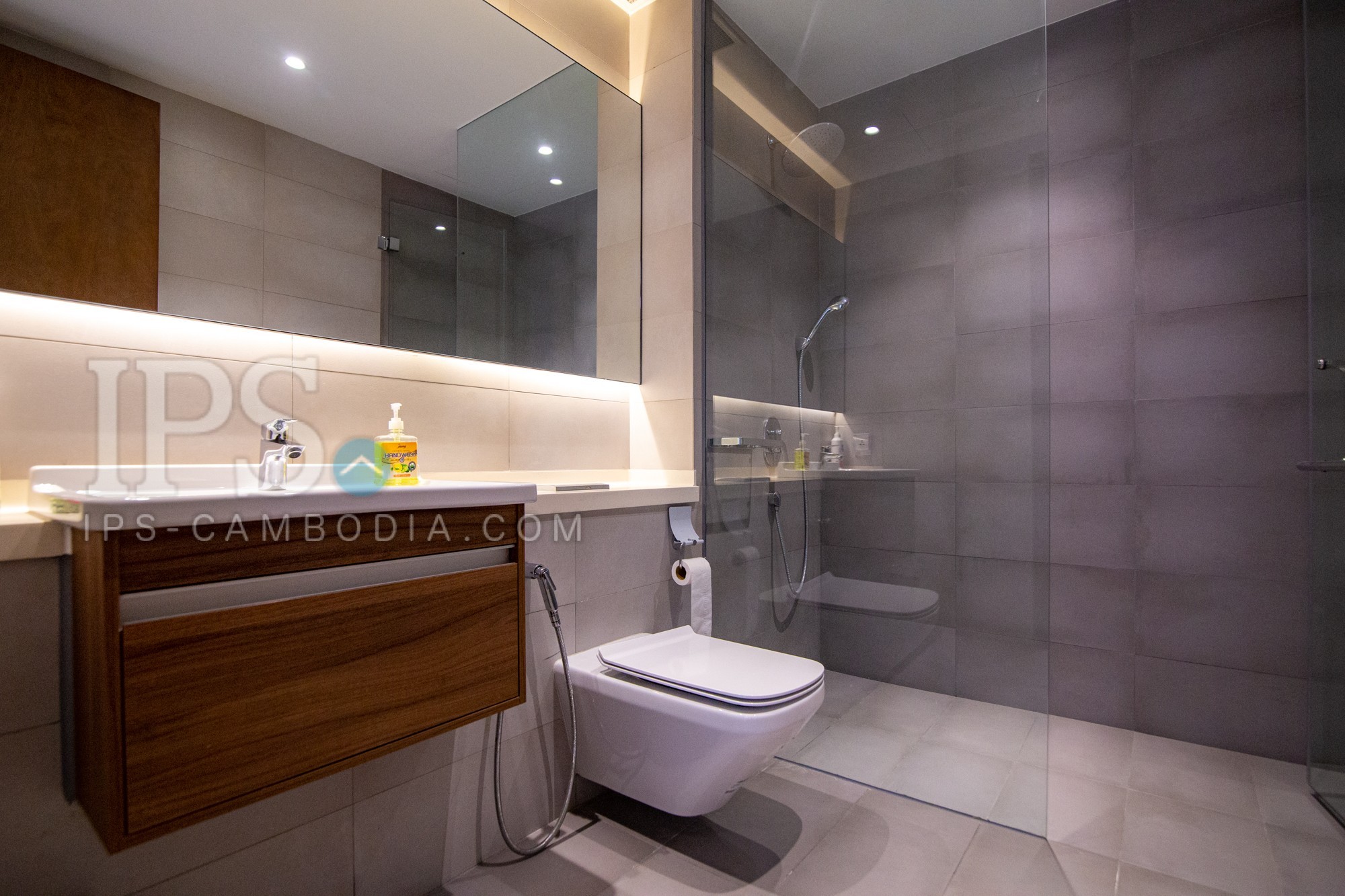 9th Floor 1 Bedroom Condo For Sale - Embassy Central, BKK1, Phnom Penh - Image 8