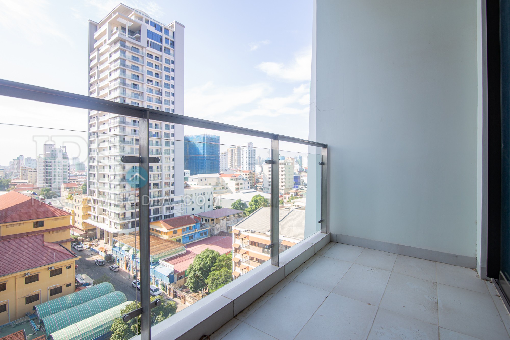 9th Floor 1 Bedroom Condo For Sale - Embassy Central, BKK1, Phnom Penh - Image 9