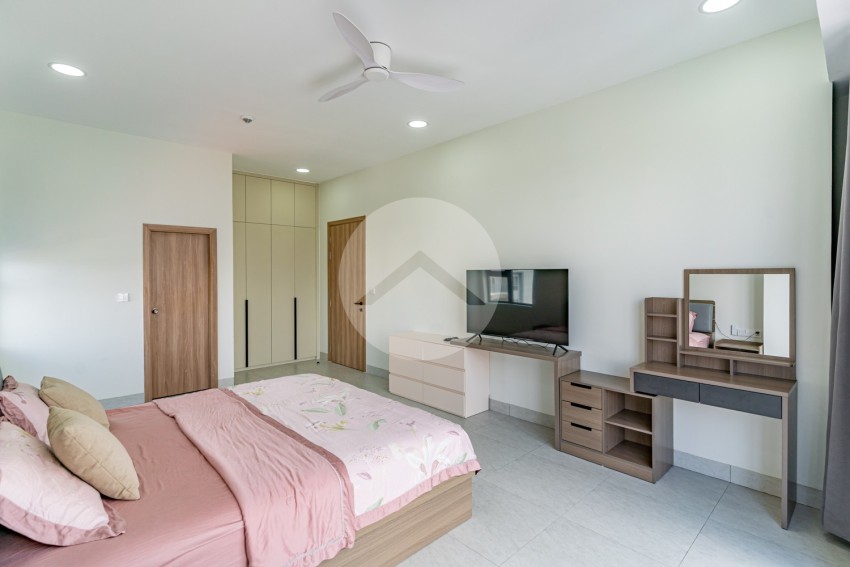 2 Bedroom Serviced Apartment For Rent - Tonle Bassac, Phnom Penh