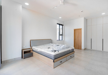 2 Bedroom Serviced Apartment For Rent - Tonle Bassac, Phnom Penh thumbnail