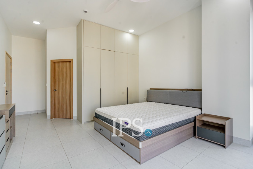 3 Bedroom Serviced Apartment For Rent - Tonle Bassac, Phnom Penh