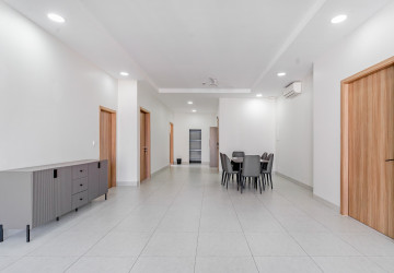 3 Bedroom Serviced Apartment For Rent - Tonle Bassac, Phnom Penh thumbnail