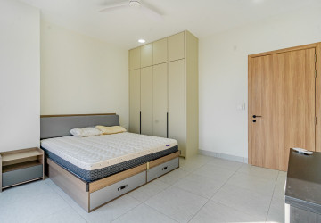 3 Bedroom Serviced Apartment For Rent - Tonle Bassac, Phnom Penh thumbnail