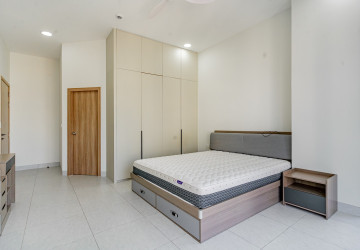 3 Bedroom Serviced Apartment For Rent - Tonle Bassac, Phnom Penh thumbnail