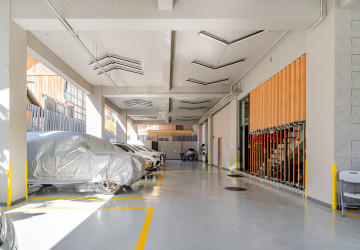 3 Bedroom Serviced Apartment For Rent - Tonle Bassac, Phnom Penh thumbnail