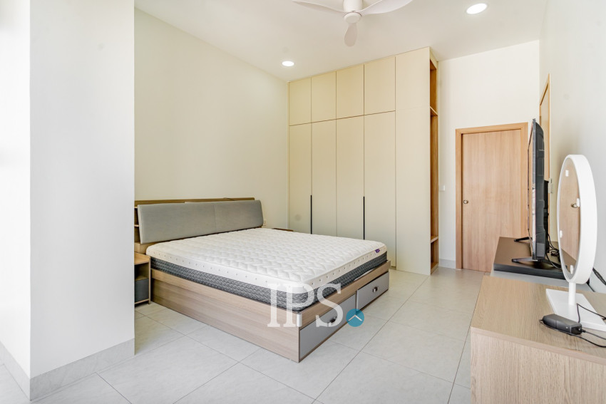 3 Bedroom Serviced Apartment For Rent - Tonle Bassac, Phnom Penh