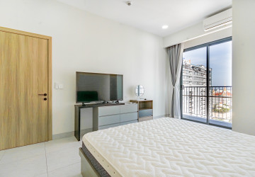 3 Bedroom Serviced Apartment For Rent - Tonle Bassac, Phnom Penh thumbnail