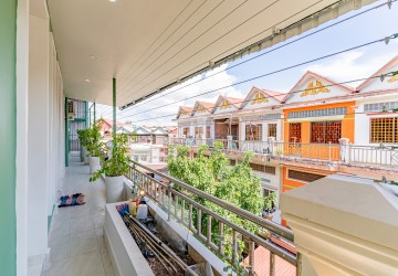 Renovated Duplex 2 Bedroom For Rent - Teuk La Ark 3, Phnom Penh thumbnail