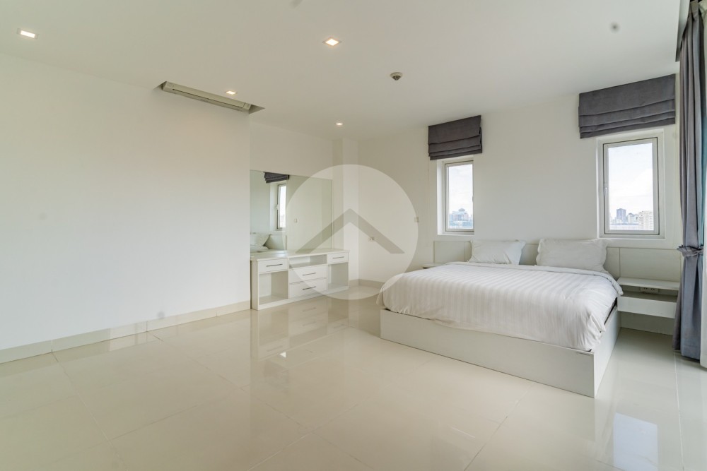 Duplex 4 Bedroom Serviced Penthouse For Rent - Tumnup Teuk, Phnom Penh - Image 18