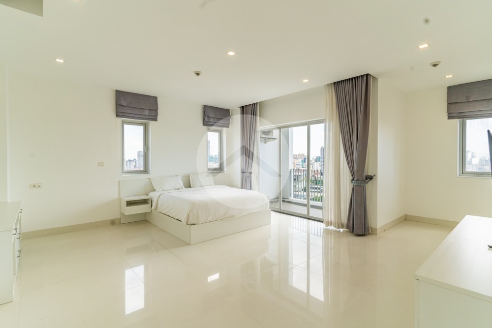 Duplex 4 Bedroom Serviced Penthouse For Rent - Tumnup Teuk, Phnom Penh - Image 17