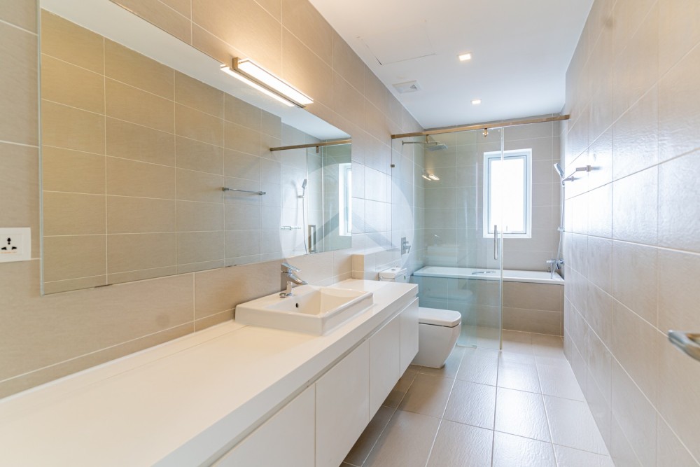 Duplex 4 Bedroom Serviced Penthouse For Rent - Tumnup Teuk, Phnom Penh - Image 19
