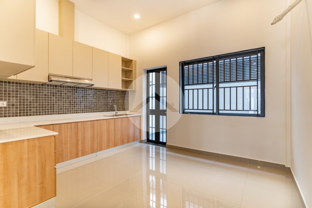 4 Bedroom Shophouse For Rent - Chip Mong 6A, Chroy Changvar, Phnom Penh - Image 5 4 Bedroom Shophouse For Rent - Chip Mong 6A, Chroy Changvar, Phnom Penh - Image 5