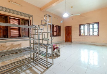 2 Bedroom Shophouse For Rent - Wat Bo, Siem Reap thumbnail