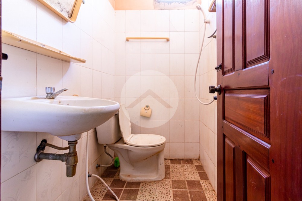 2 Bedroom Shophouse For Rent - Wat Bo, Siem Reap - Image 9