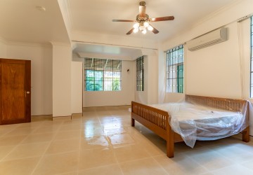 3 Bedroom Apartment For Rent - BKK1, Phnom Penh thumbnail