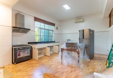 3 Bedroom Apartment For Rent - BKK1, Phnom Penh thumbnail