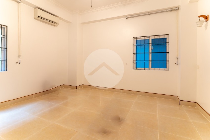 3 Bedroom Apartment For Rent - BKK1, Phnom Penh