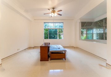 3 Bedroom Apartment For Rent - BKK1, Phnom Penh thumbnail