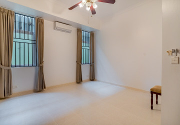 3 Bedroom Serviced Apartment For Rent - BKK1, Phnom Penh thumbnail